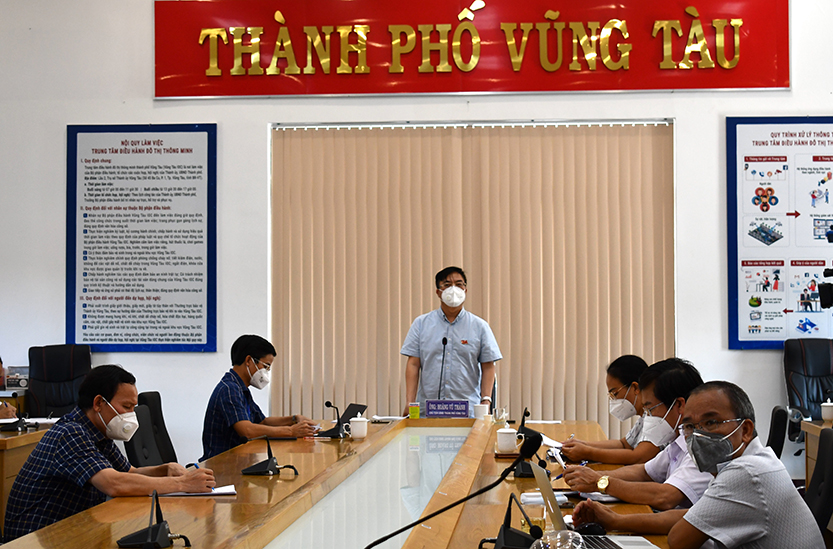 Ông Hoàng Vũ Thảnh, Chủ tịch UBND TP.Vũng Tàu chủ trì cuộc họp bàn kế hoạch phục hồi kinh tế - xã hội  trong điều kiện phòng, chống dịch bệnh COVID-19 trên địa bàn TP. Vũng Tàu chiều 18/9.