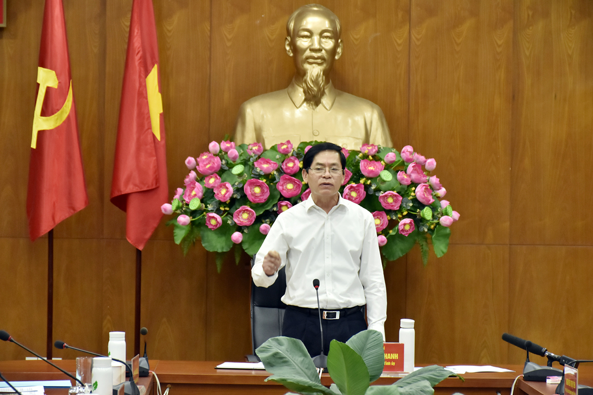 Ông Phạm Viết Thanh, Ủy viên Trung ương Đảng, Bí thư Tỉnh ủy, Chủ tịch HĐND tỉnh, Trưởng BCĐ Phòng, chống dịch COVID-19 tỉnh phát biểu kết luận cuộc họp.