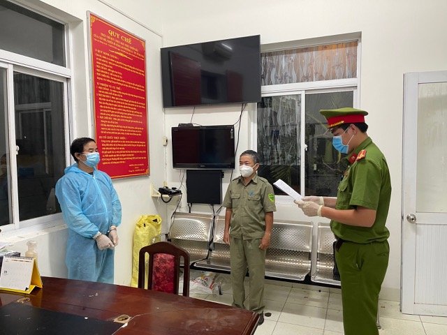 Cơ quan CSĐT Công an TP. Vũng Tàu đọc quyết định tạm giam đối tượng Vũ Tiến Giang.