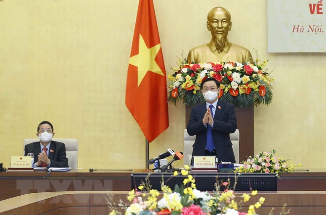 Chủ tịch Quốc hội Vương Đình Huệ chủ trì tọa đàm.