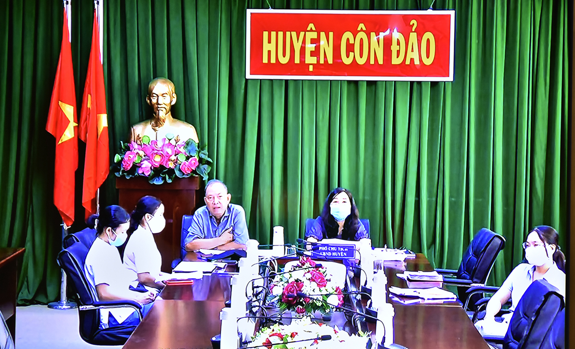 Quang cảnh cuộc họp.tại điểm cầu huyện Côn Đảo.