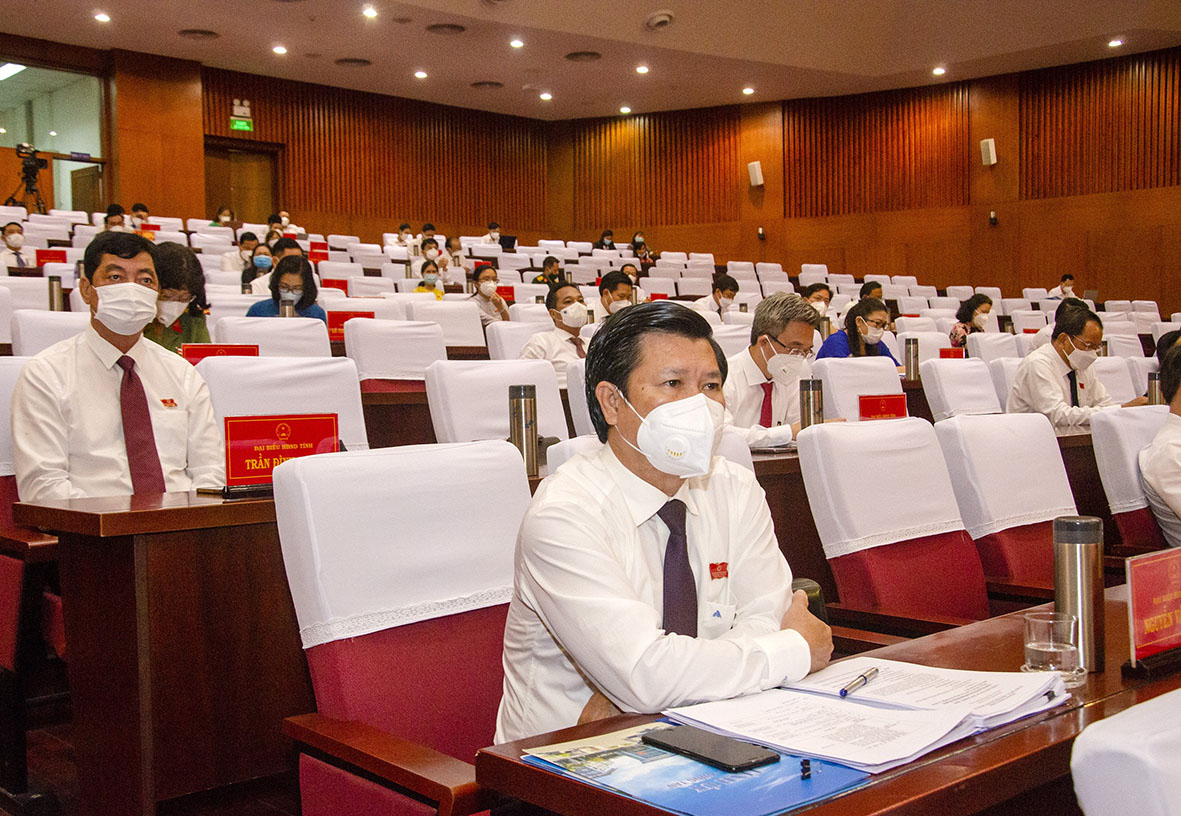 Các đại biểu HĐND tỉnh tham dự Kỳ họp.