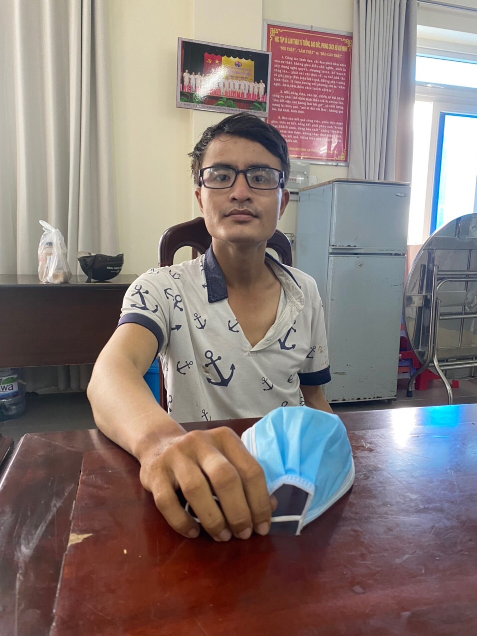 Đối tượng Phùng Thế Minh và tang vật vụ án.