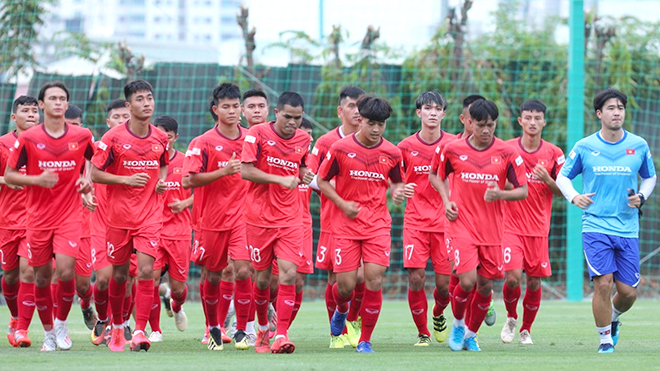 Chỉ cần nhìn xuống đội U23 Việt Nam vào lúc này đã thấy được khoảng cách lớn về trình độ so với đội tuyển quốc gia.
