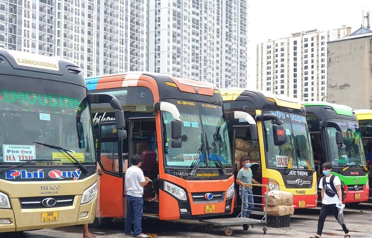 Vận tải bằng xe khách liên tỉnh sẽ được thí điểm mở lại từ ngày 13/10 tới. Ảnh: Vietnam+