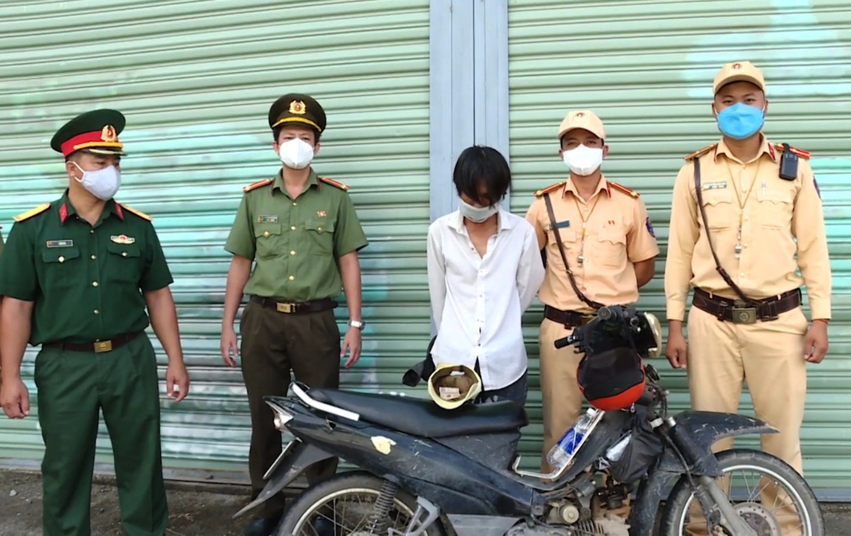 Một đối tượng tàng trữ trái phép chất ma tuý bị lực lượng liên ngành TP.Bà Rịa tuần tra bắt giữ.