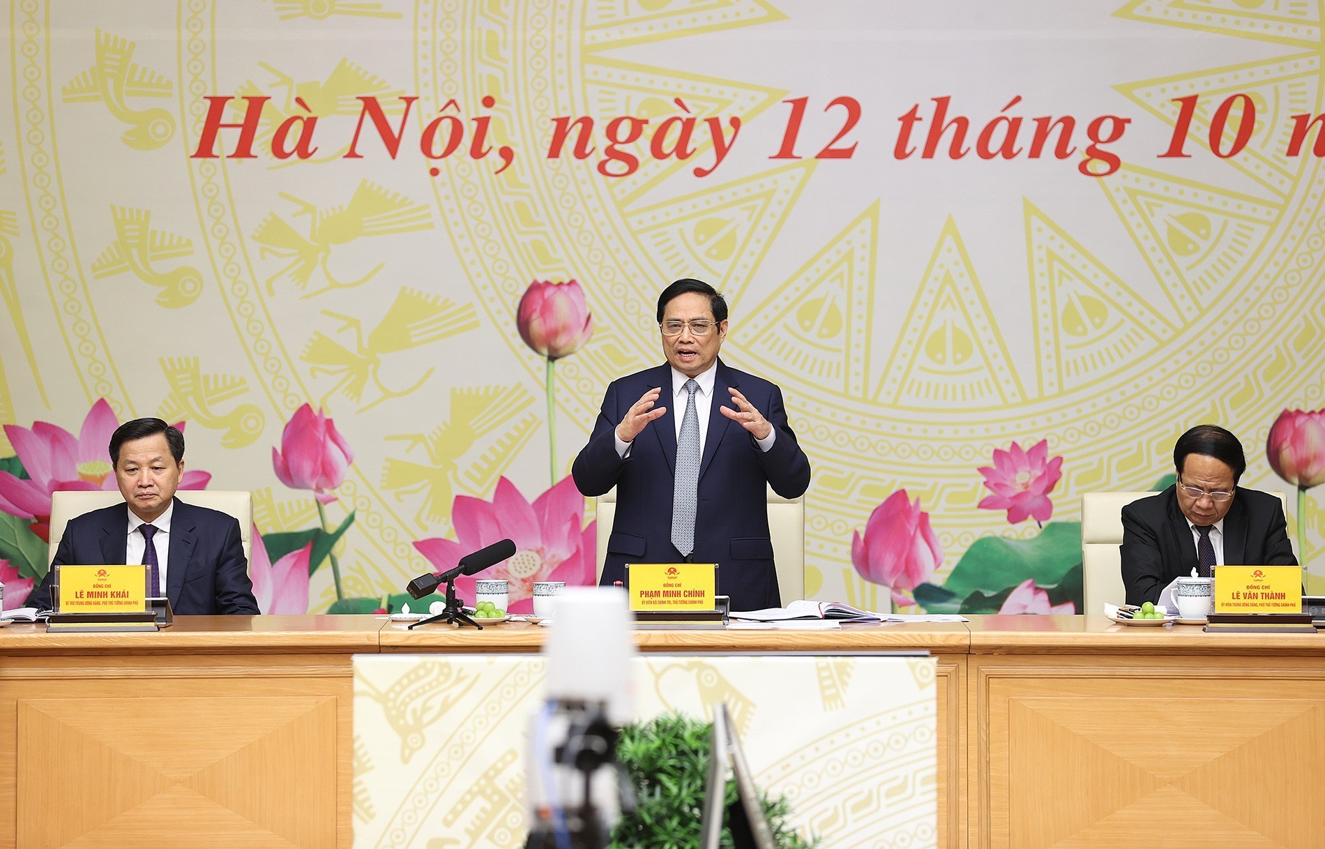 Thủ tướng Phạm Minh Chính phát biểu tại buổi gặp các doanh nhân tiêu biểu.  Ảnh: DƯƠNG GIANG