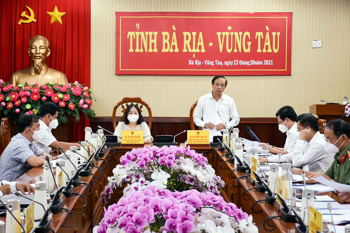 Ông Nguyễn Văn Thọ, Chủ tịch UBND tỉnh, Phó Trưởng BCĐ Phòng, chống dịch COVID-19 tỉnh phát biểu tại cuộc họp.