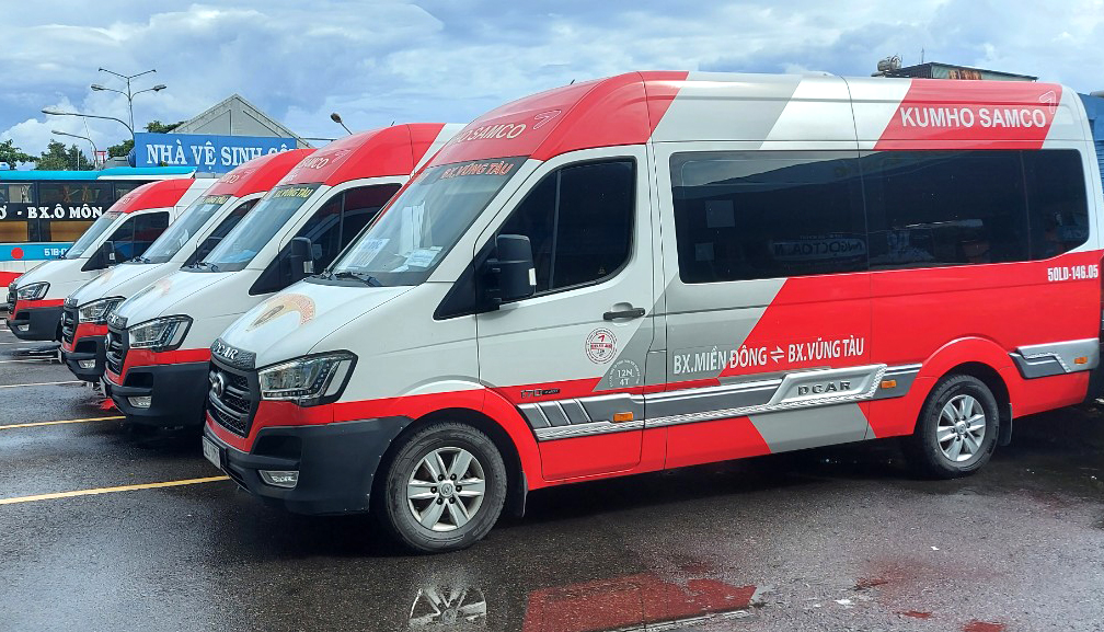 Những chiếc xe của nhà xe Kumho - Samco nằm im tại Bến xe Vũng Tàu hơn 4 tháng nay (Ảnh chụp 16 giờ chiều ngày 13/10).