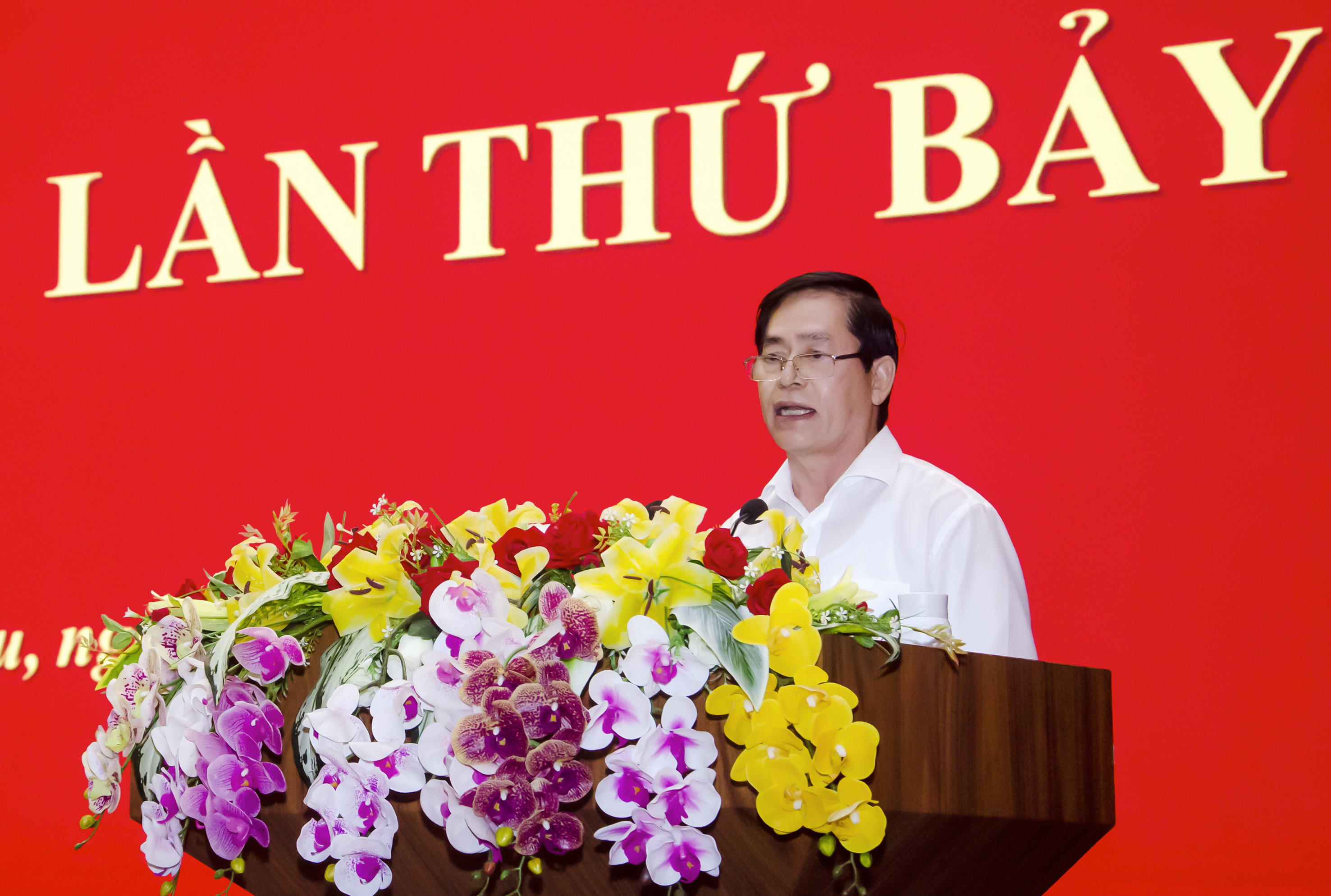 Ông Phạm Viết Thanh, Ủy viên Trung ương Đảng, Bí thư Tỉnh ủy, Chủ tịch HĐND tỉnh phát biểu tại Hội nghị. Ảnh: BẢO KHÁNH