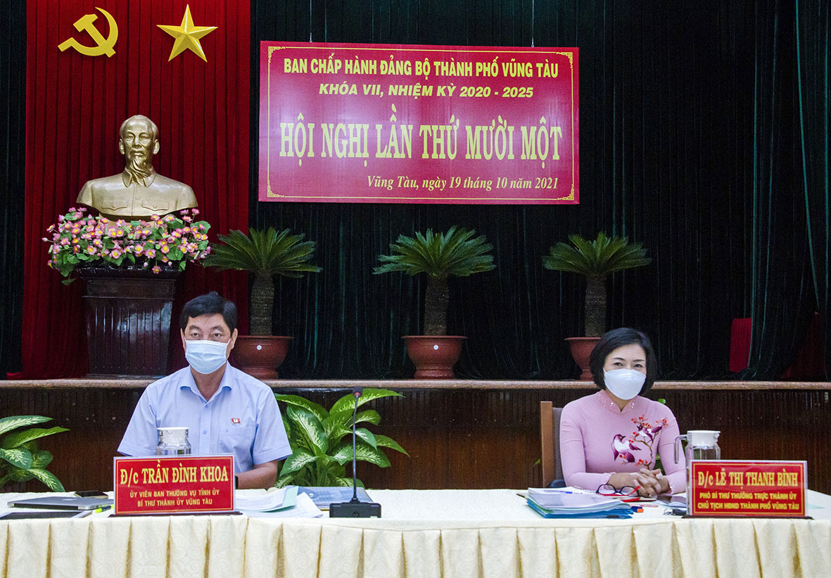 Ông Trần Đình Khoa, Ủy viên Ban Thường vụ Tỉnh ủy, Bí thư Thành ủy Vũng Tàu; bà Lê Thị Thanh Bình, Phó Bí thư Thường trực Thành ủy, Chủ tịch HĐND TP.Vũng Tàu, chủ trì Hội nghị.