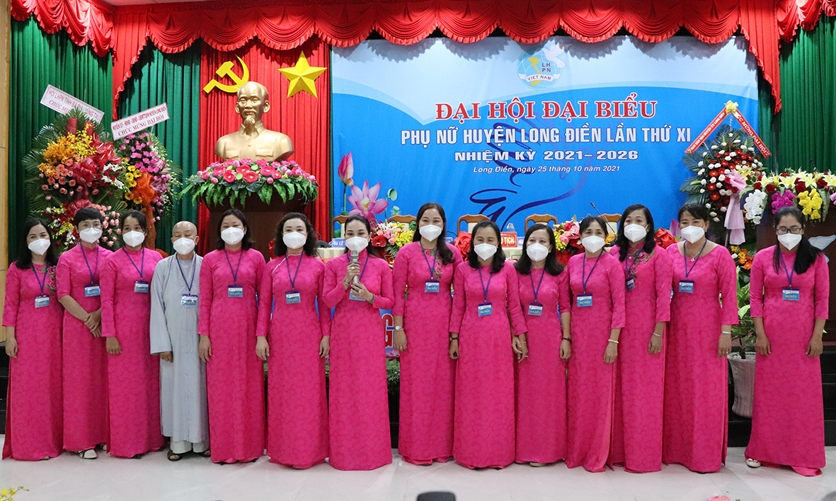 Ban Chấp hành Hội LHPN huyện Long Điền khóa khóa XI, nhiệm kỳ 2021-2026 ra mắt Đại hội.
