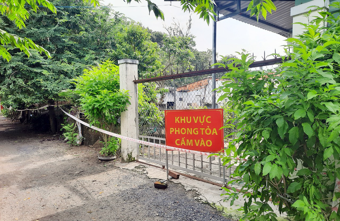 Một phần tổ 9 (khu phố Long Nguyên, thị trấn Long Điền, huyện Long Điền), nơi gia đình ông T.V.H. sinh sống bị phong tỏa từ đêm 24/10.