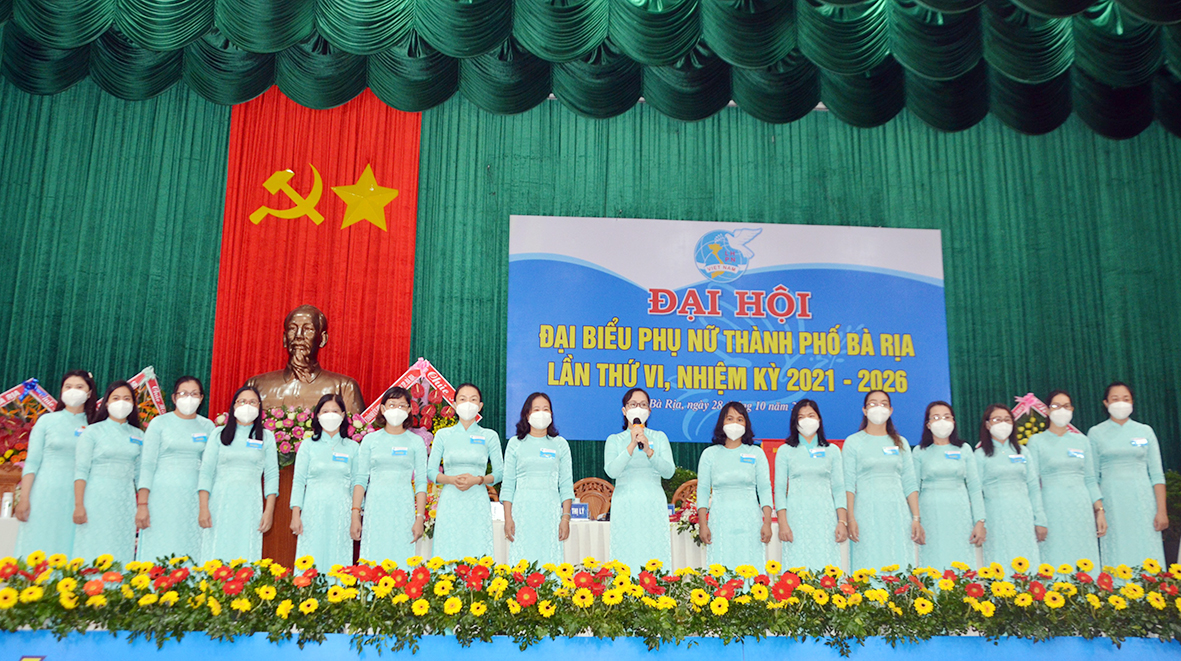 Ban Chấp hành Hội LHPN TP.Bà Rịa khóa VI, nhiệm kỳ 2021-2026 ra mắt Đại hội.