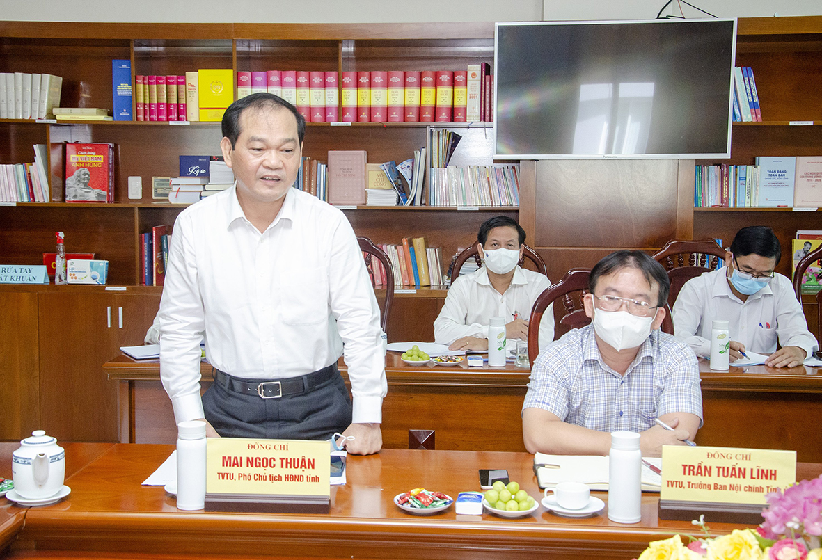 Ông Mai Ngọc Thuận, Ủy viên Ban Thường vụ Tỉnh ủy, Phó Chủ tịch HĐND tỉnh phát biểu đánh giá cao công tác phối hợp hiệu quả của UBMTTQ Việt Nam các cấp cho thành công của cuộc Bầu cử Đại biểu Quốc hội khóa XV và Đại biểu HĐND các cấp, nhiệm kỳ 2021 – 2026.