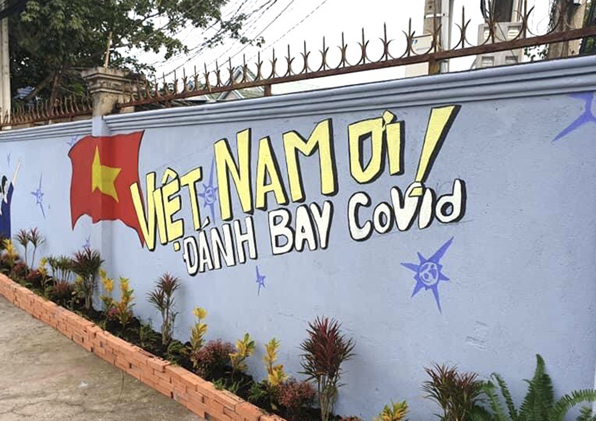 Tranh bích họa truyền tại thông điệp chiến thắng dịch bệnh COVID-19 được vẽ trên tường của chùa Tham Lương (đường số 3, khu phố Tân Hạnh, phường Phú Mỹ, TX.Phú Mỹ).