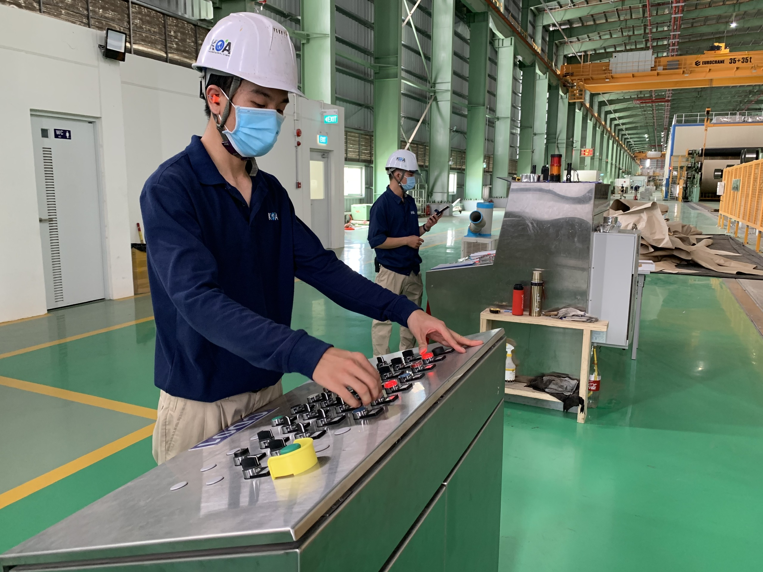 SV Trường CĐ Kỹ thuật Công nghệ BR-VT thực tập tại Công ty TNHH Kraft of Asia Paperboard & Packaging (KOA). Ảnh: NGUYỄN LÂM