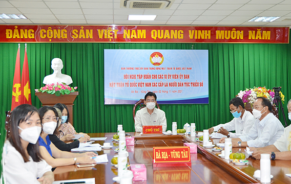Ông Trần Văn Lợi, Phó Chủ tịch UBMTTQ Việt Nam tỉnh chủ trì tại điểm cầu BR-VT.