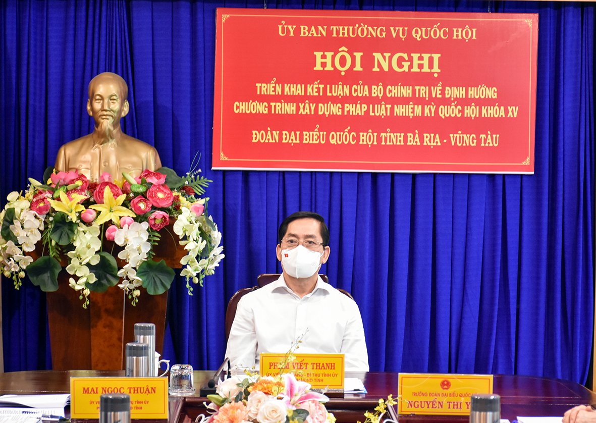 Ông Phạm Viết Thanh, Ủy viên Trung ương Đảng, Bí thư Tỉnh ủy, Chủ tịch HĐND tỉnh tham dự tại điểm cầu tỉnh BR-VT.