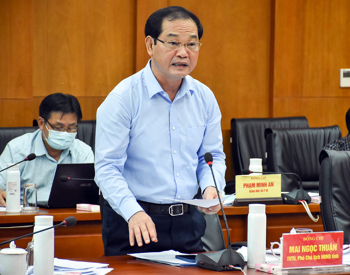Ông Mai Ngọc Thuận, Ủy viên Ban Thường vụ Tỉnh ủy, Phó Chủ tịch HĐND tỉnh, Phó Trưởng BCĐ Phòng, chống dịch COVID-19 tỉnh đề nghị, cần có giải pháp phù hợp quản lý người đi vùng dịch về BR-VT kể cả người thân của họ để tránh lây lan dịch bệnh.