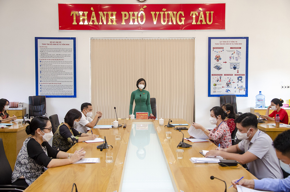 Bà Lê Thị Thanh Bình, Phó Bí thư Thường trực Thành ủy, Chủ tịch HĐND TP.Vũng Tàu chủ trì cuộc họp.