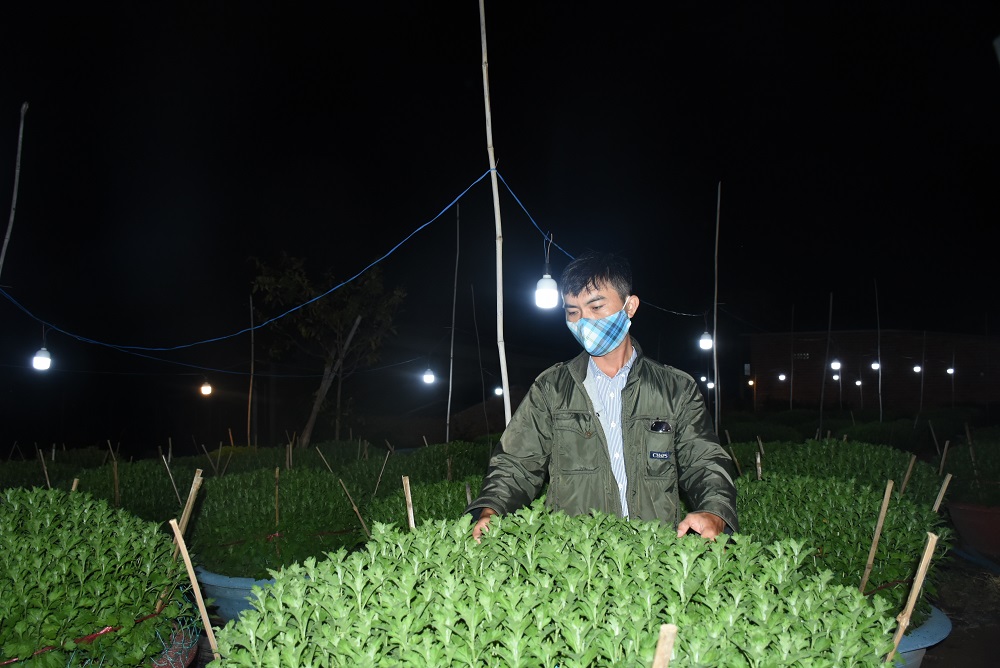 Theo ông Ngô Quang Hưng (TP. Bà Rịa), thời gian chong đèn kéo dài khoảng 4-5 tiếng (bắt đầu từ 6 giờ tối đến 10 giờ).