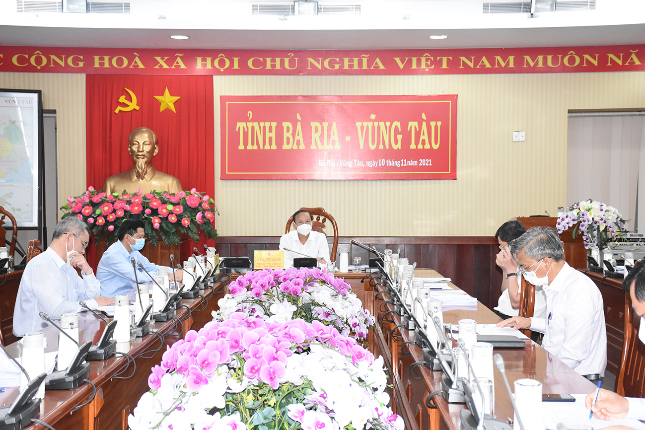 Ông Nguyễn Văn Thọ, Chủ tịch UBND tỉnh chủ trì cuộc họp.