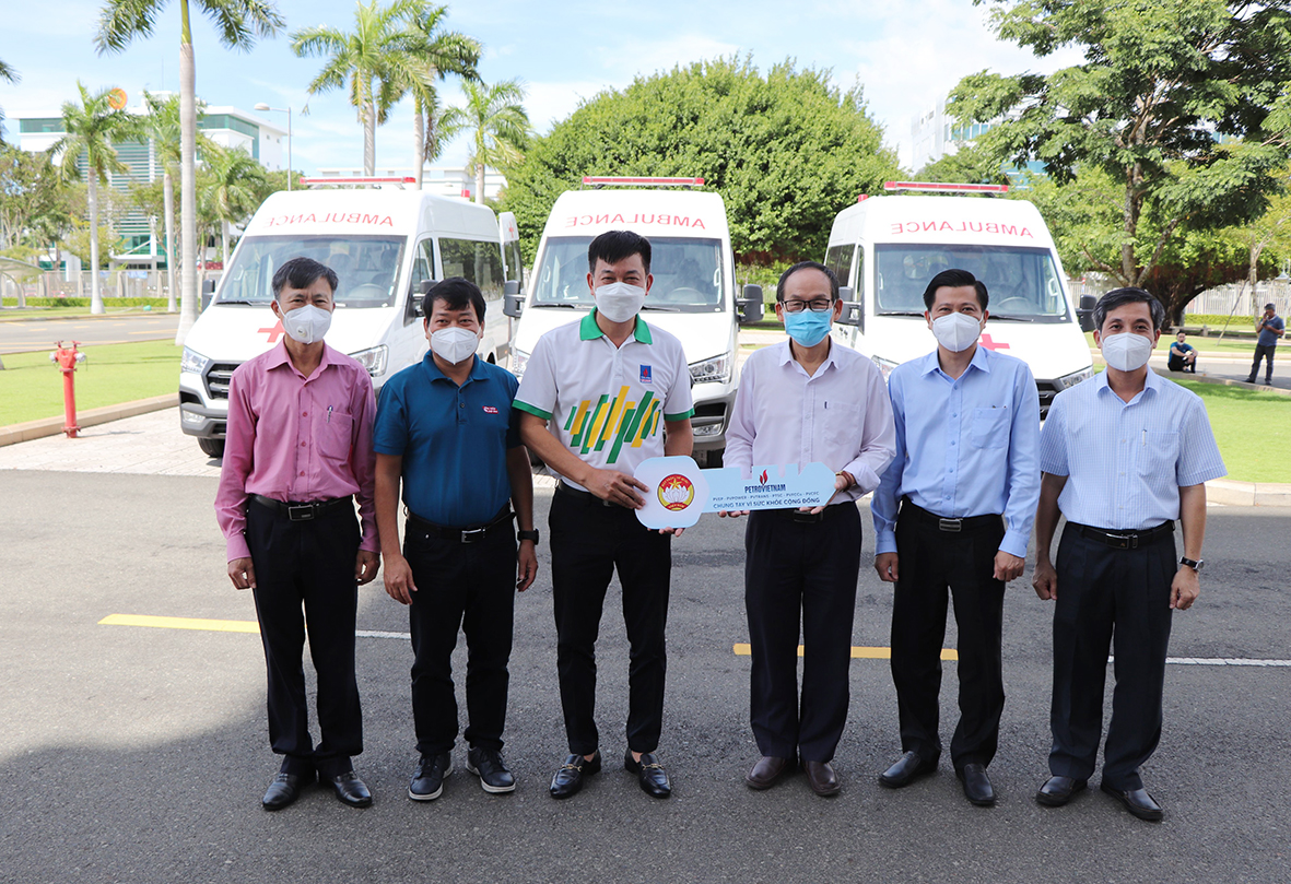 3 xe cứu thương do Tập đoàn Dầu khí Việt Nam tặng sẽ đ