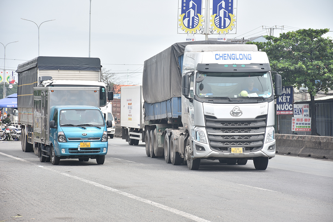 Việc giảm phí đường bộ giúp DN vận tải vơi bớt khó khăn trong bối cảnh chịu nhiều ảnh hưởng bới dịch COVID-19.