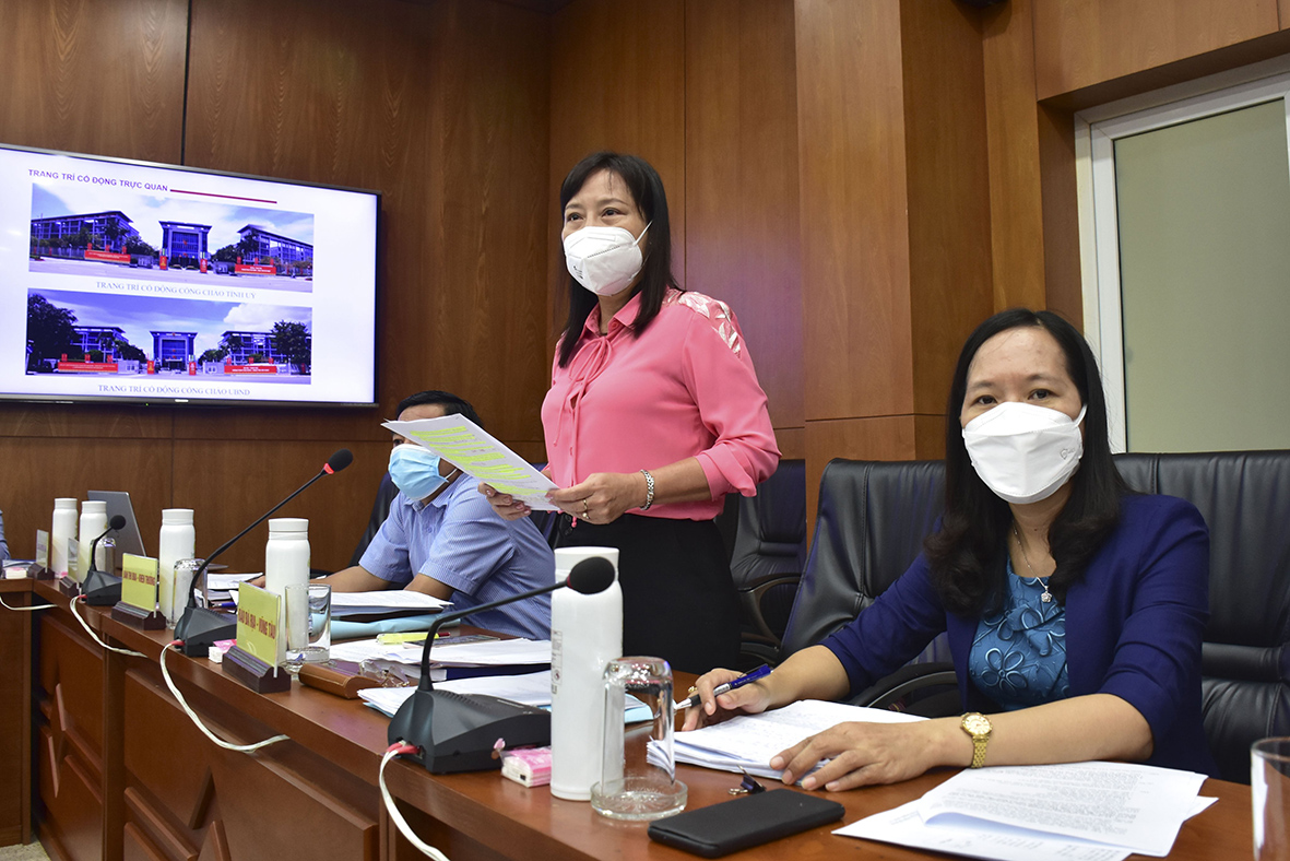 Bà Đỗ Nguyễn Hoàng Dung, Quyền Tổng Biên tập Báo Bà Rịa - Vũng Tàu báo cáo về tiến độ triển khai thực hiện Đặc san “Bà Rịa - Vũng Tàu 30 năm hình thành và phát triển”.