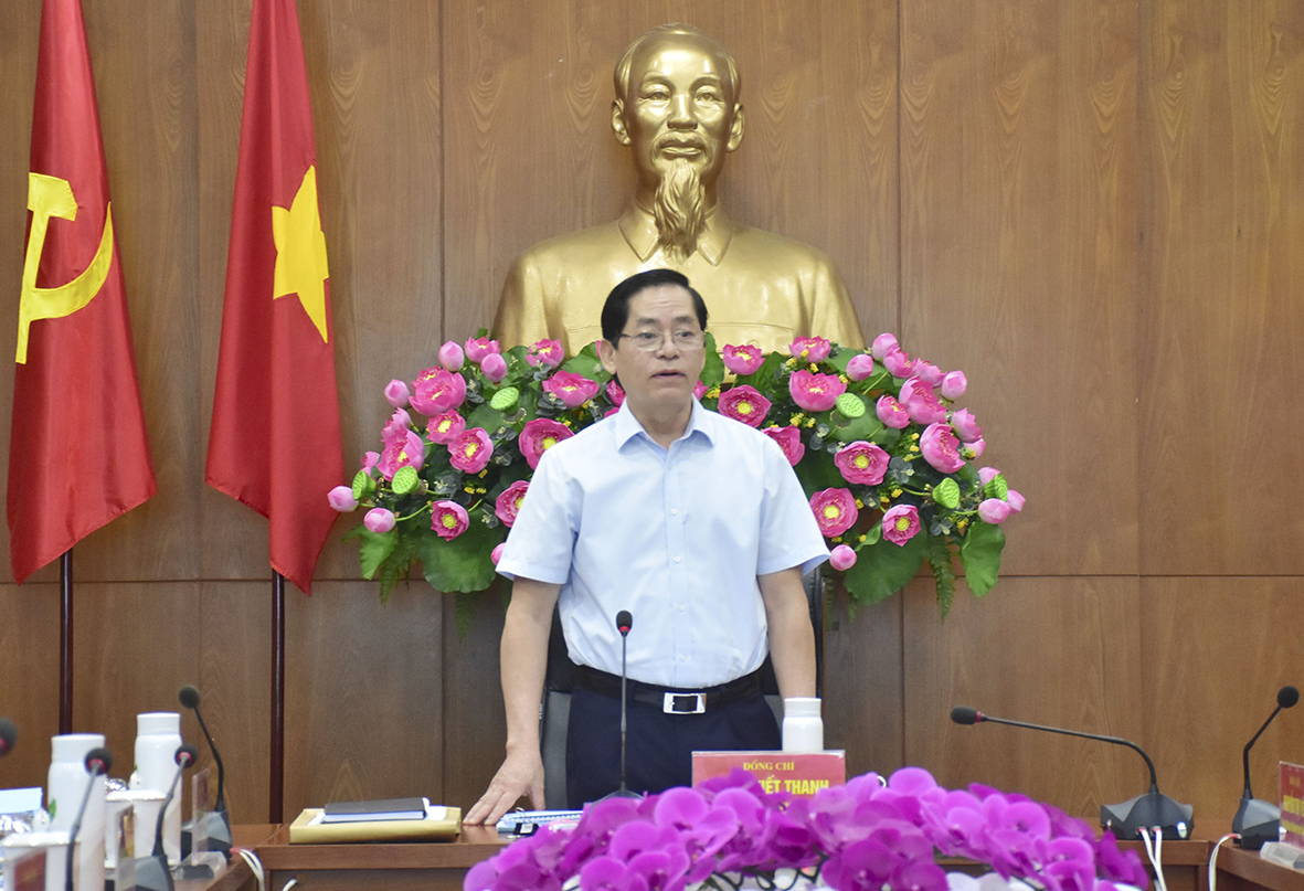 Ông Phạm Viết Thanh, Ủy viên Trung ương Đảng, Bí thư Tỉnh ủy, Chủ tịch HĐND tỉnh phát biểu kết luận cuộc họp.