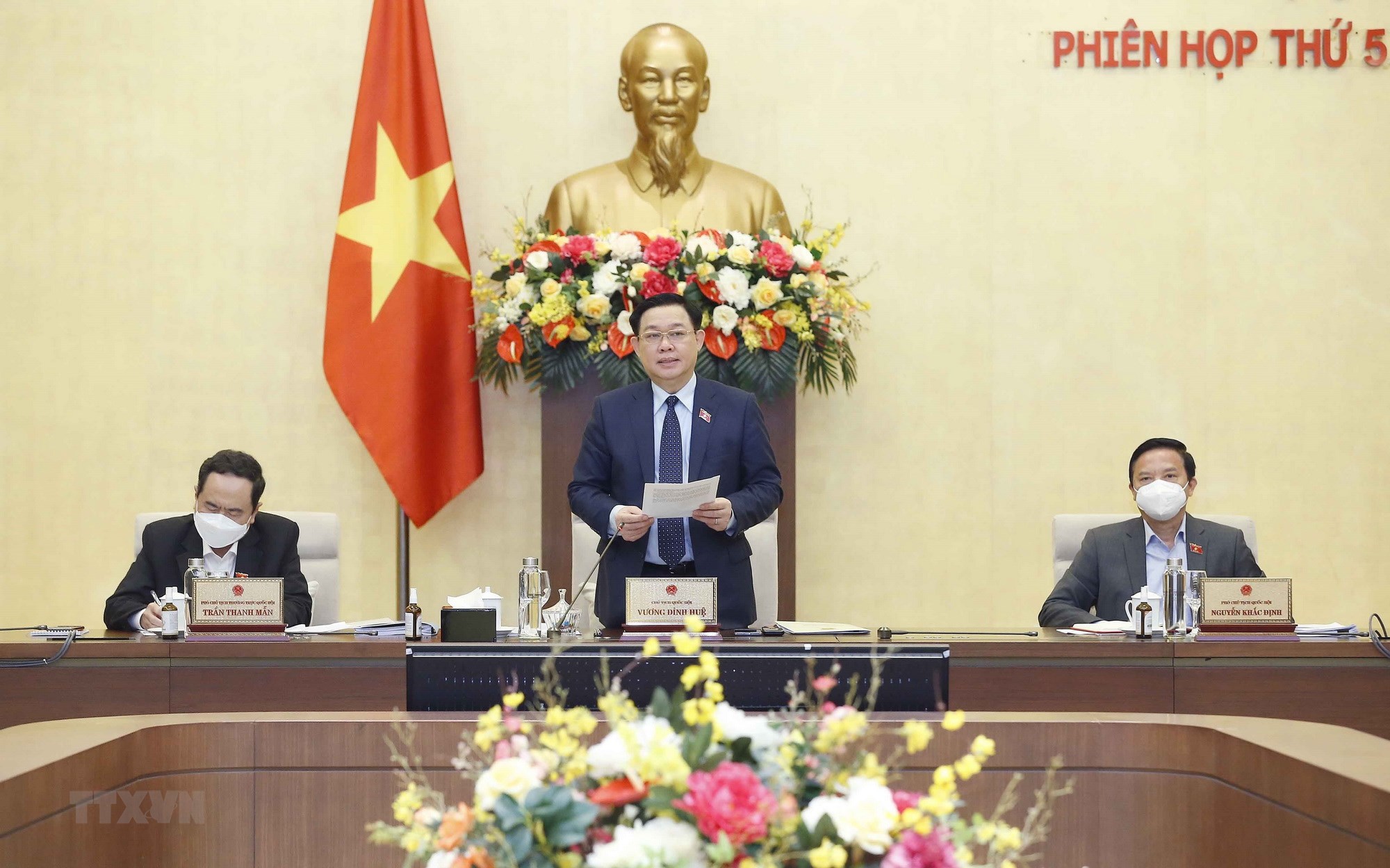 Chủ tịch Quốc hội Vương Đình Huệ phát biểu khai mạc phiên họp.
