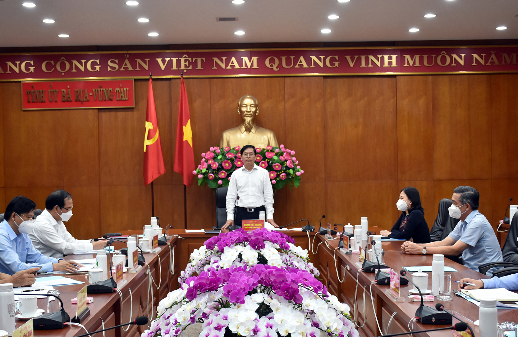 Ông Phạm Viết Thanh, Ủy viên Trung ương Đảng, Bí thư Tỉnh ủy phát biểu chỉ đạo tại cuộc họp.