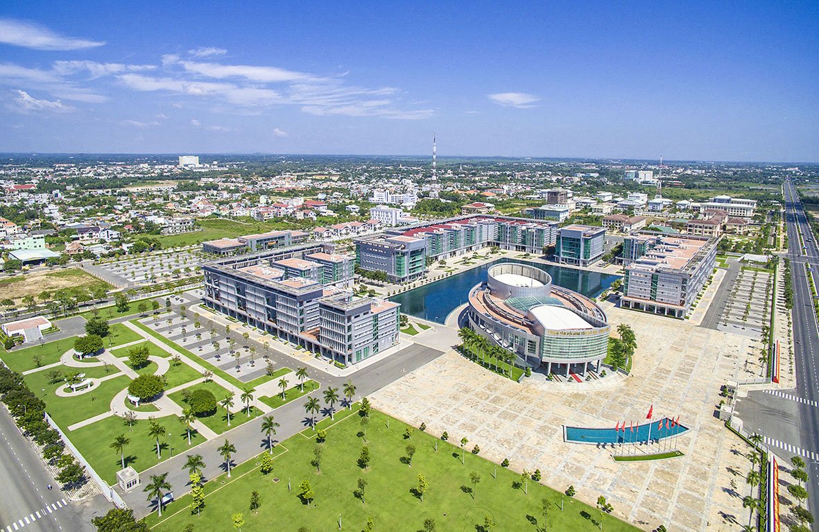 Ngày 2/5/2012, các cơ quan hành chính - chính trị cấp tỉnh chính thức chuyển trụ sở làm việc từ TP. Vũng Tàu về Trung tâm Hành chính - Chính trị tỉnh tại TP. Bà Rịa. Ảnh: ĐỨC HỢP