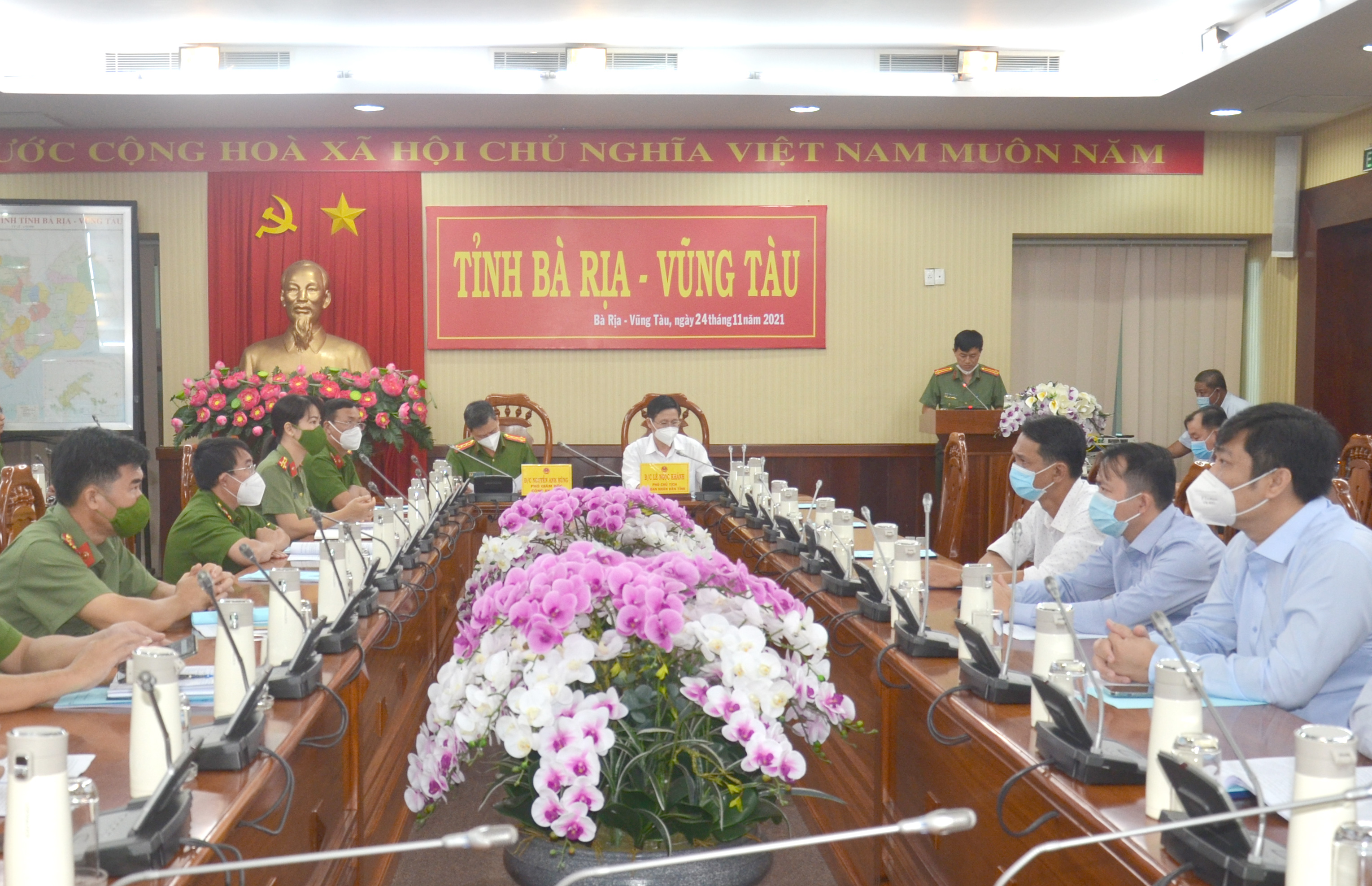 Các đại biểu tham dự hội nghị tại điểm cầu UBND tỉnh.