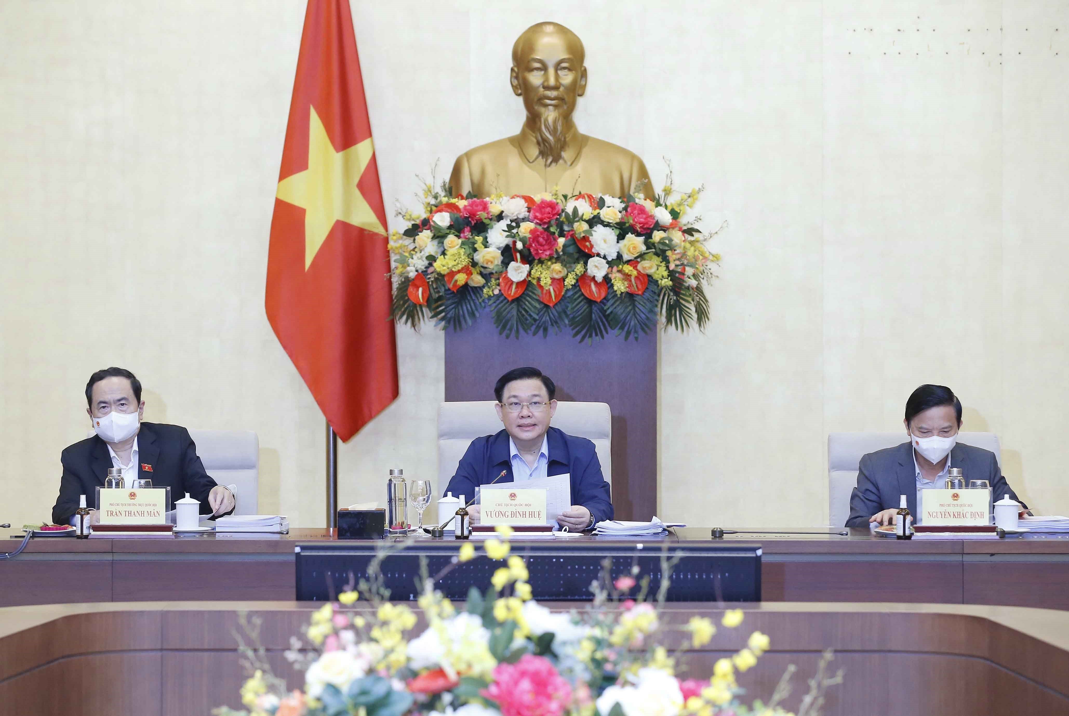 Chủ tịch Quốc hội Vương Đình Huệ phát biểu tại cuộc họp. Ảnh: DOÃN TẤN