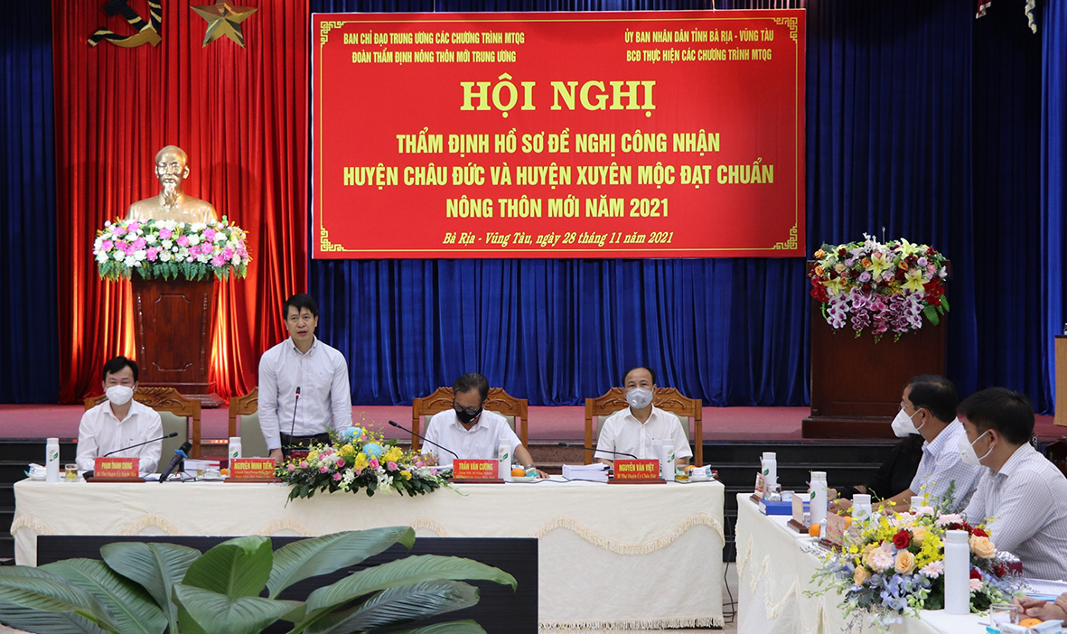 Ông Nguyễn Minh Tiến, Cục trưởng - Chánh Văn phòng điều phối NTM Trung ương phát biểu tại buổi làm việc với các huyện Châu Đức và Xuyên Mộc.