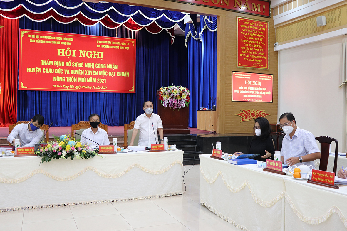 Ông Nguyễn Văn Việt, Bí thư Huyện ủy Châu Đức  (đại diện các huyện Châu Đức và Xuyên Mộc) phát biểu tiếp thu các ý kiến đóng góp của các thành viên Đoàn Công tác.