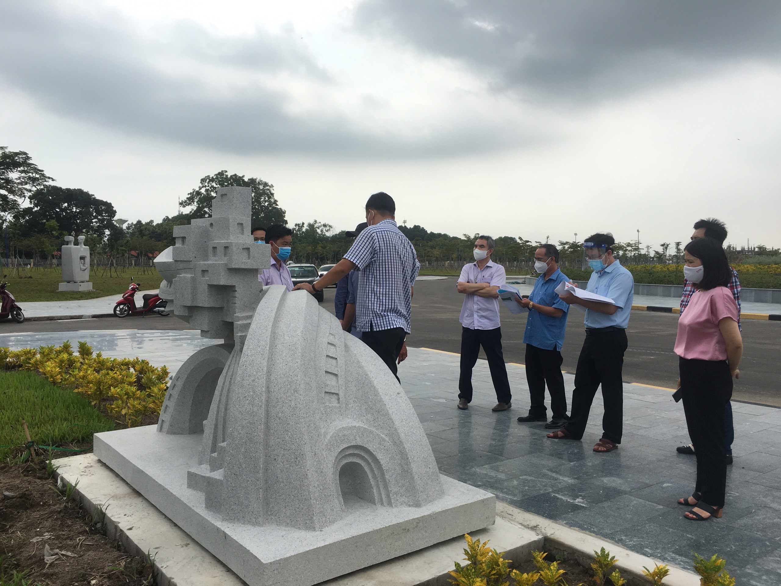 Sở VH-TT tổ chức nghiệm thu 40 tác phẩm từ trại điêu khắc đá nằm trong khuôn viên Công viên Bà Rịa.