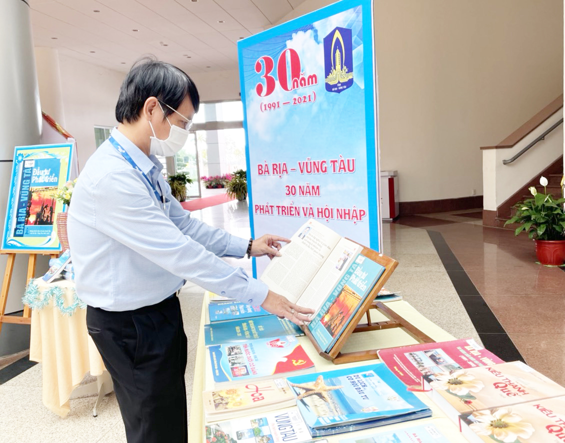 Triển lãm sách tại Trung tâm Hội nghị tỉnh.