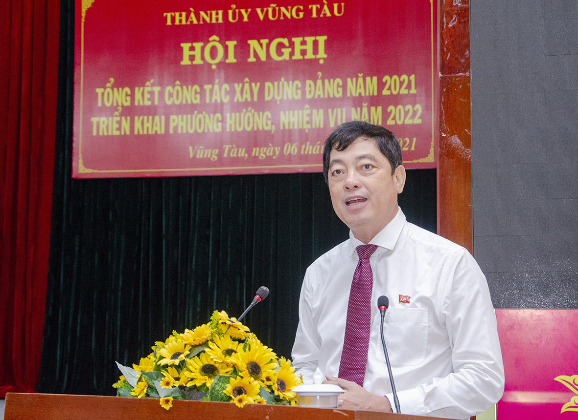 Ông Trần Đình Khoa, Ủy viên Ban Thưởng vụ Tỉnh ủy, Bí thư Thành ủy Vũng Tàu phát biểu kết luận Hội nghị.