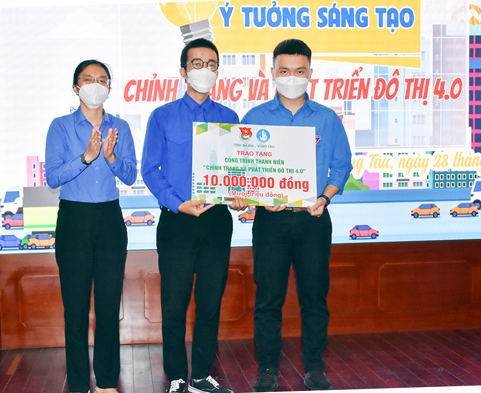 Hoàng Long được trao giải Nhất cuộc thi Ý tưởng sáng tạo  và phát triển đô thị 4.0 do Tỉnh Đoàn tổ chức.