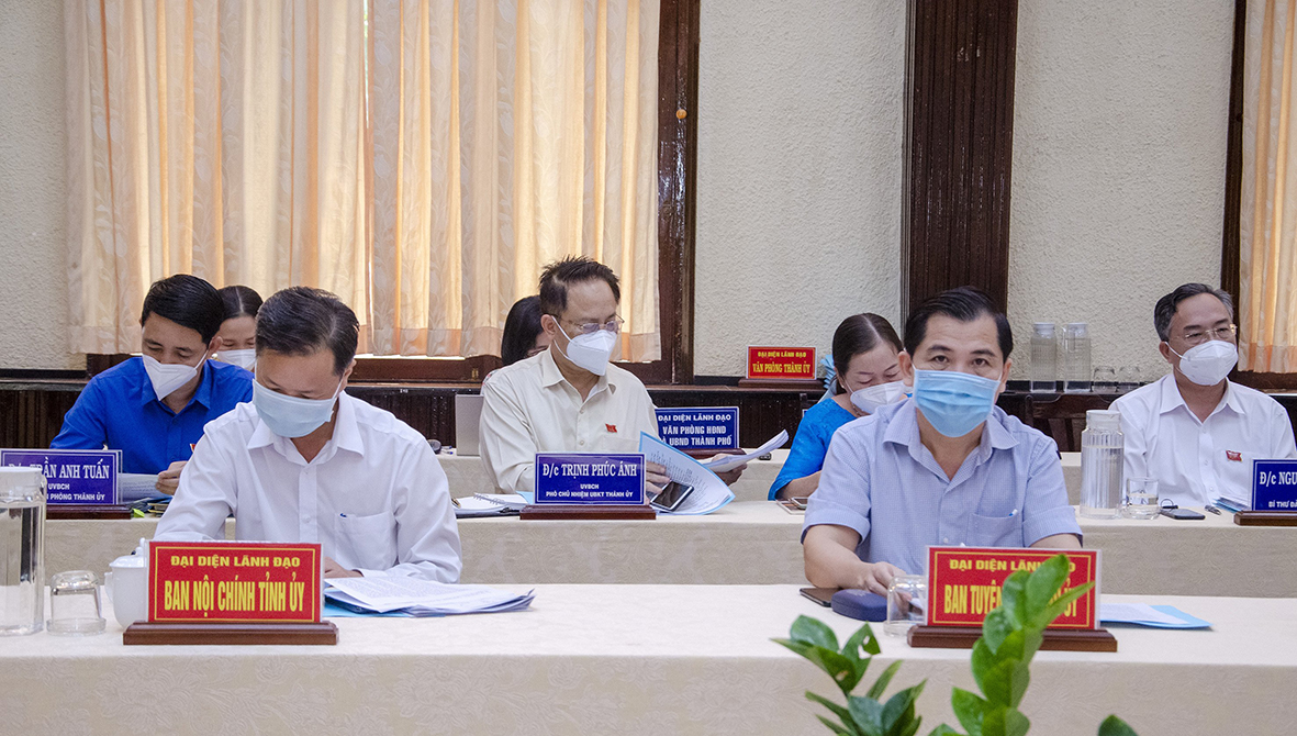 Đại diện lãnh đạo các Ban của Tỉnh ủy và các đại biểu tham dự Hội nghị.