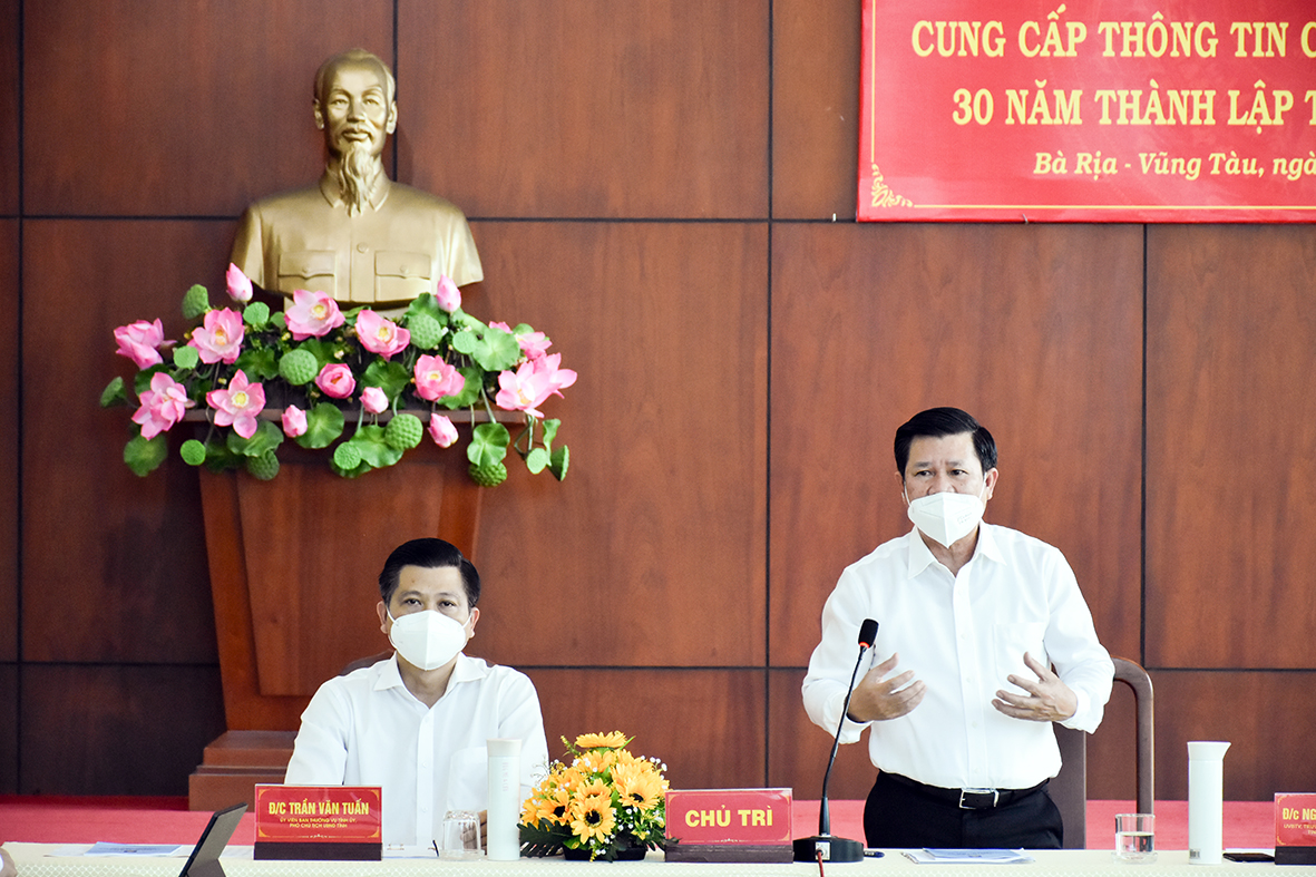 Ông Nguyễn Văn Xinh, Ủy viên Ban Thường vụ Tỉnh ủy, Trưởng Ban Tuyên giáo Tỉnh ủy phát biểu tại họp báo.