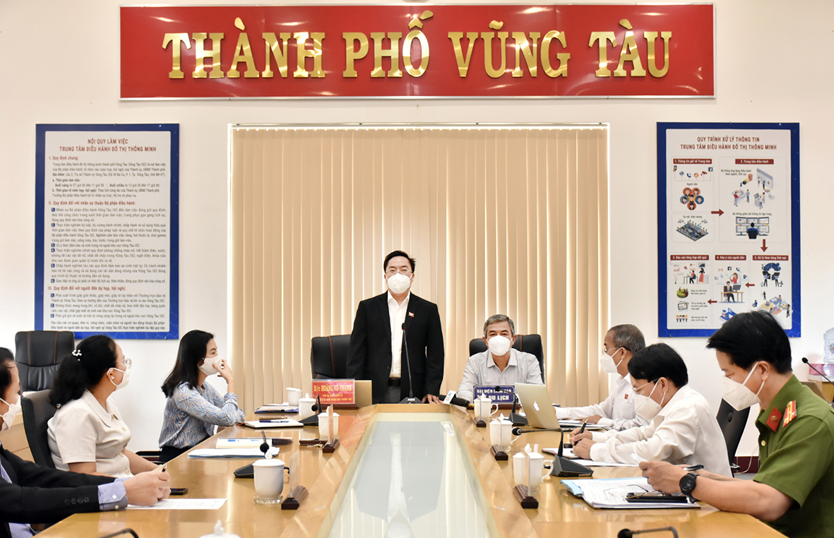 Ông Hoàng Vũ Thảnh, Chủ tịch UBND TP.Vũng Tàu chủ trì hội nghị.