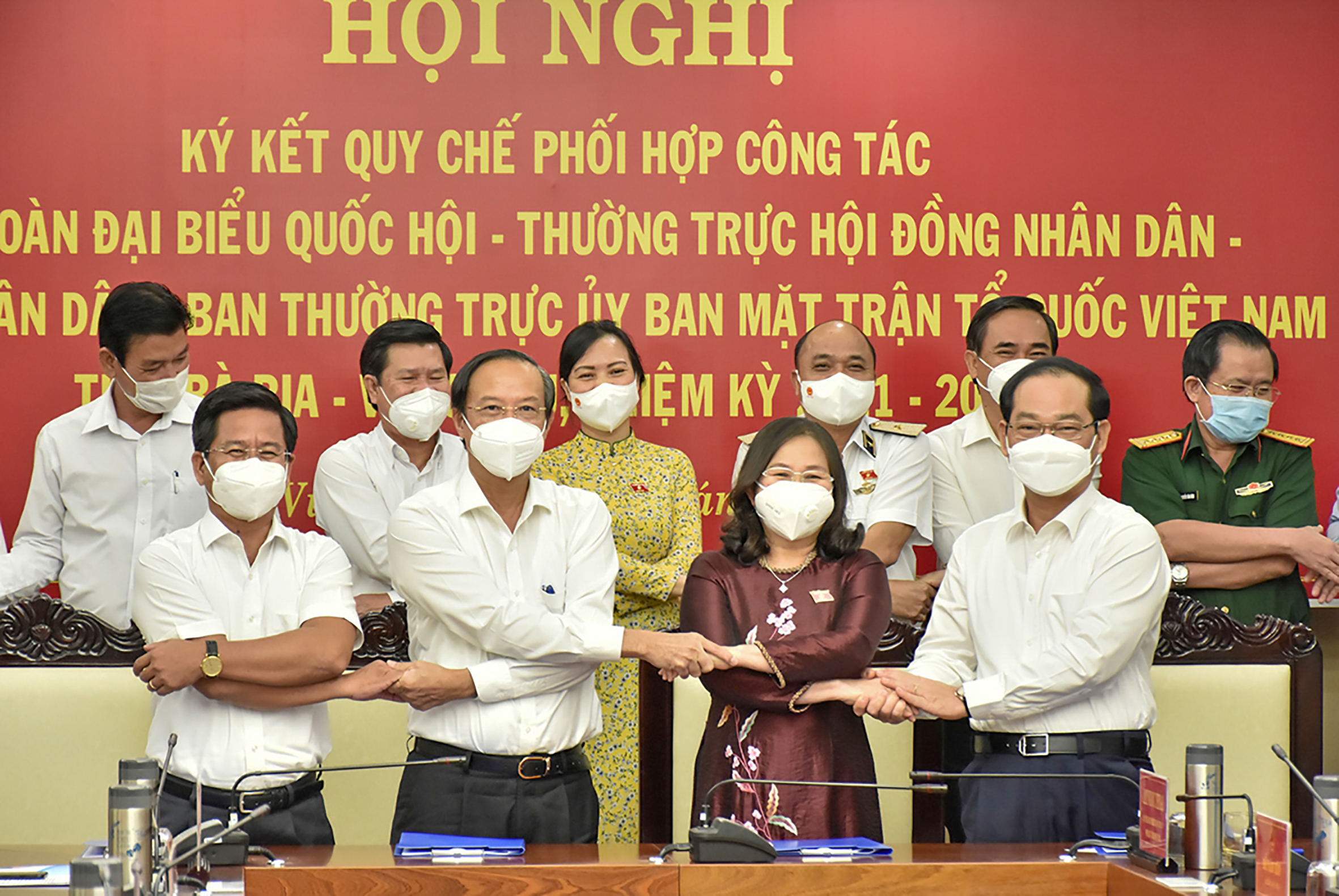 Đoàn ĐBQH tỉnh và Thường trực HĐND, UBND, Ban Thường trực UBMTTQVN tỉnh ký kết Quy chế phối hợp công tác nhiệm kỳ 2021-2026.