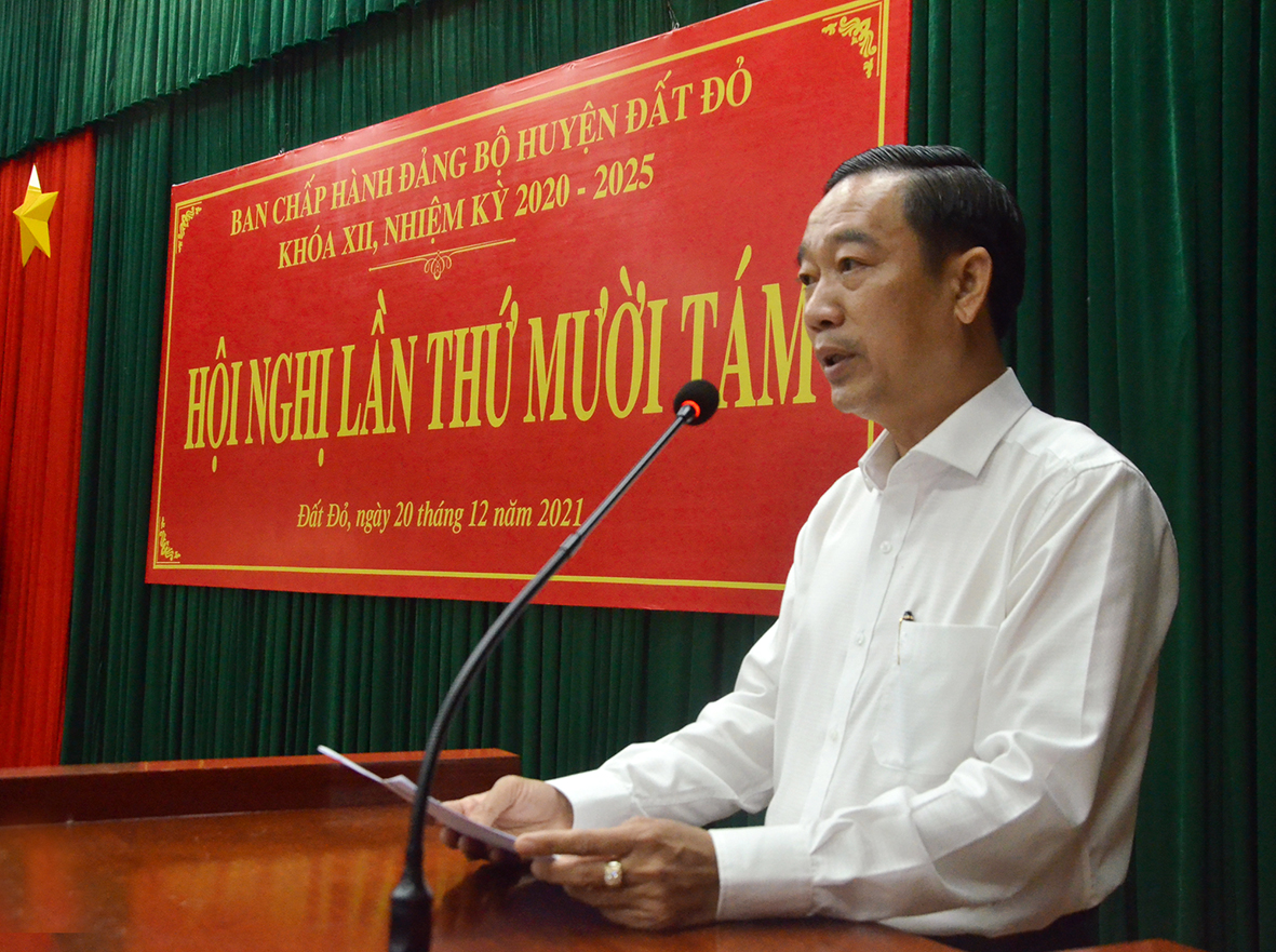 Ông Lê Văn Hòa, Bí thư Huyện ủy, Chủ tịch HĐND huyện Đất Đỏ phát biểu khai mạc Hội nghị.