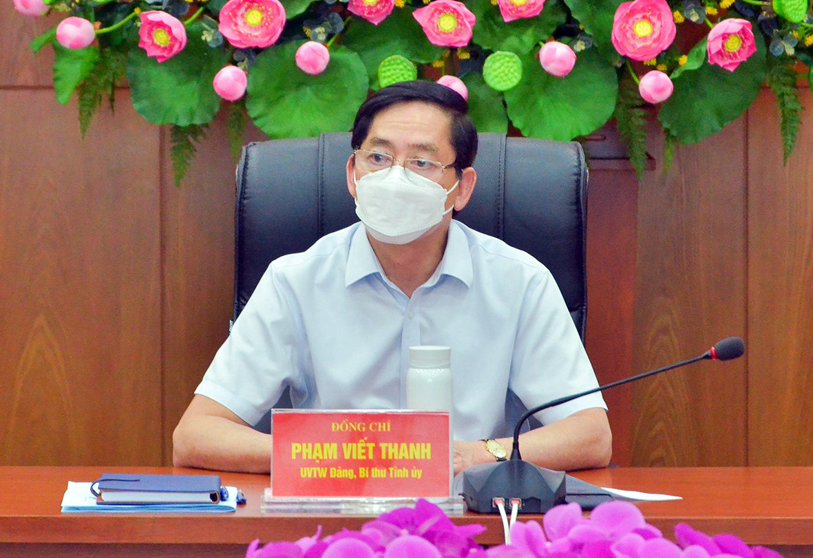 Ông Phạm Viết Thanh, Ủy viên Trung ương Đảng, Bí thư Tỉnh ủy, Chủ tịch HĐND tỉnh tham dự Hội nghị tại điểm cầu tỉnh BR-VT.