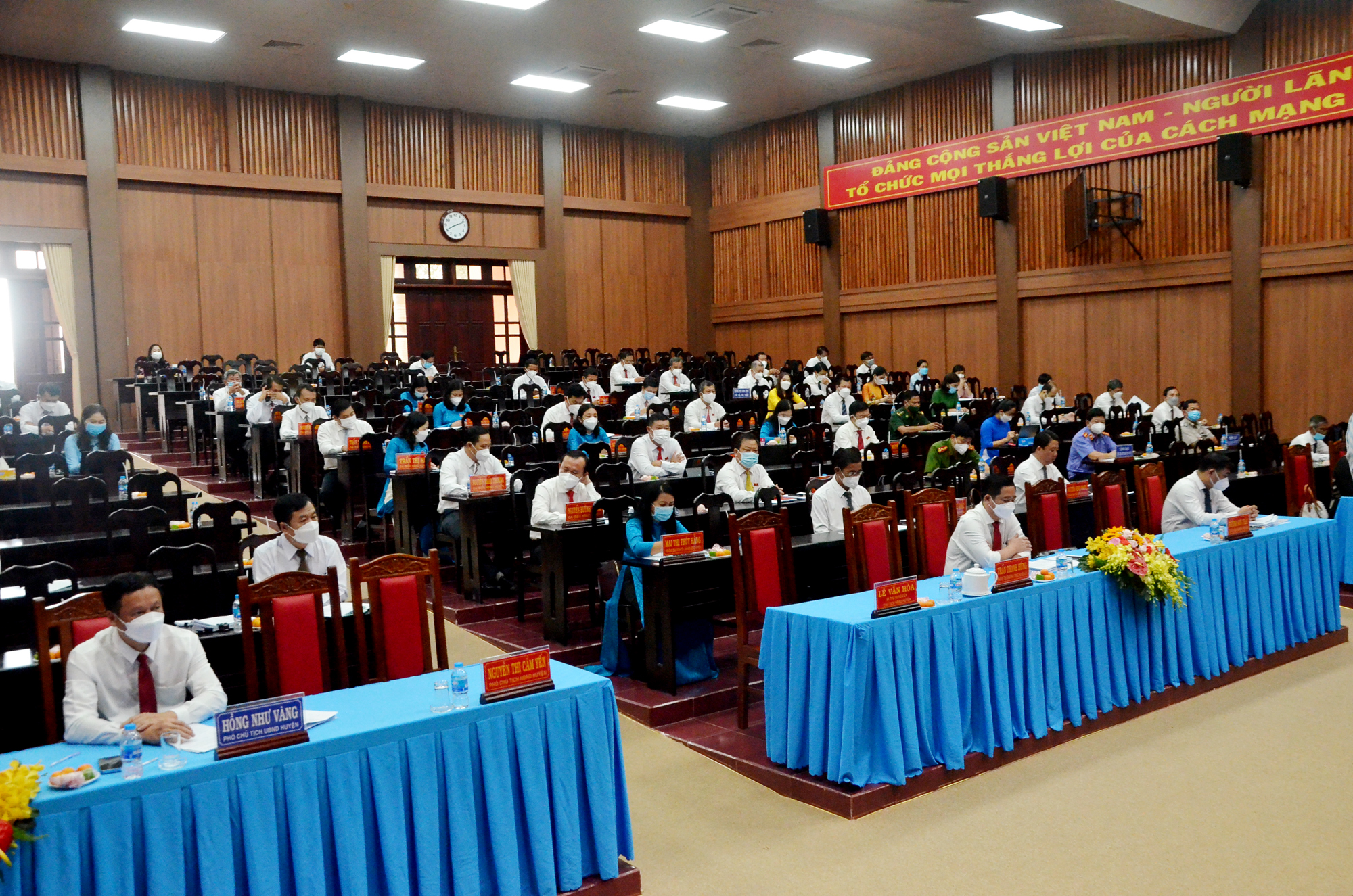 Quang cảnh Kỳ họp thứ Ba, HĐND huyện Đất Đỏ khóa III, nhiệm kỳ 2021-2026. 