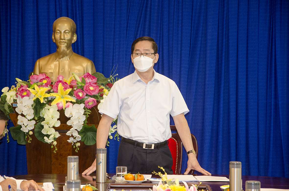 Ông Phạm Viết Thanh, Ủy viên Trung ương Đảng, Bí thư Tỉnh ủy, Chủ tịch HĐND tỉnh, Bí thư Đảng Đoàn HĐND tỉnh phát biểu tại Hội nghị.